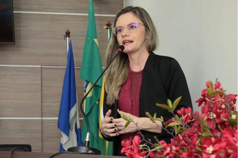 Dilmara Amaral volta ao comando da Prefeitura de Limoeiro do Norte após decisão da Justiça